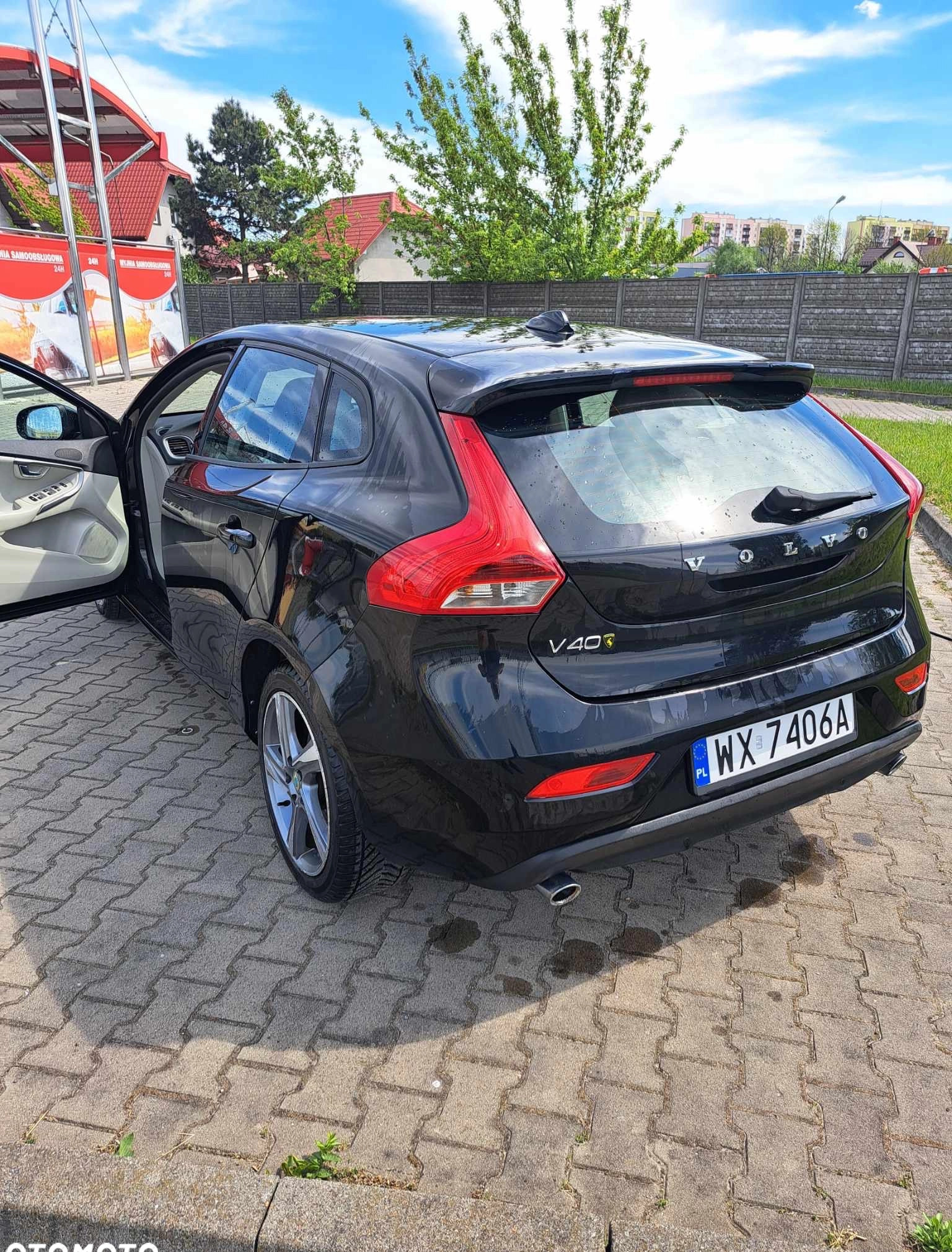 Volvo V40 cena 31900 przebieg: 240000, rok produkcji 2014 z Warszawa małe 29
